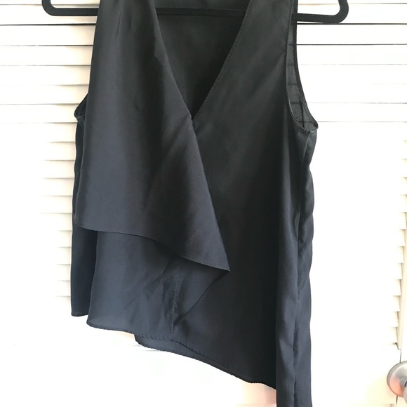 Black flowy tank top - Picture 2 of 5